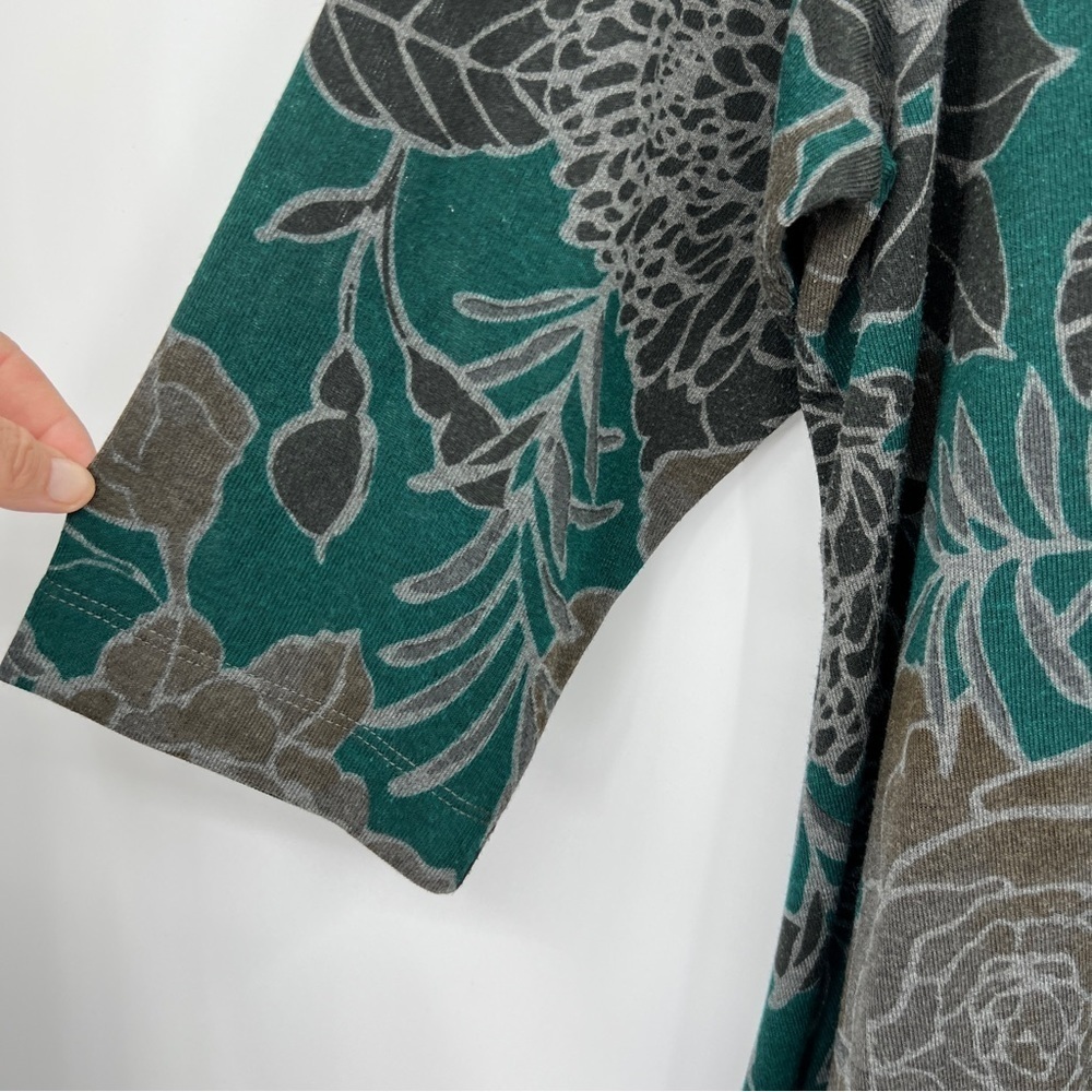 Avenue Floral Leaf Slit Roundneck Three-Quarter Sleeves Sharkbite Blouse - Picture 10 of 10